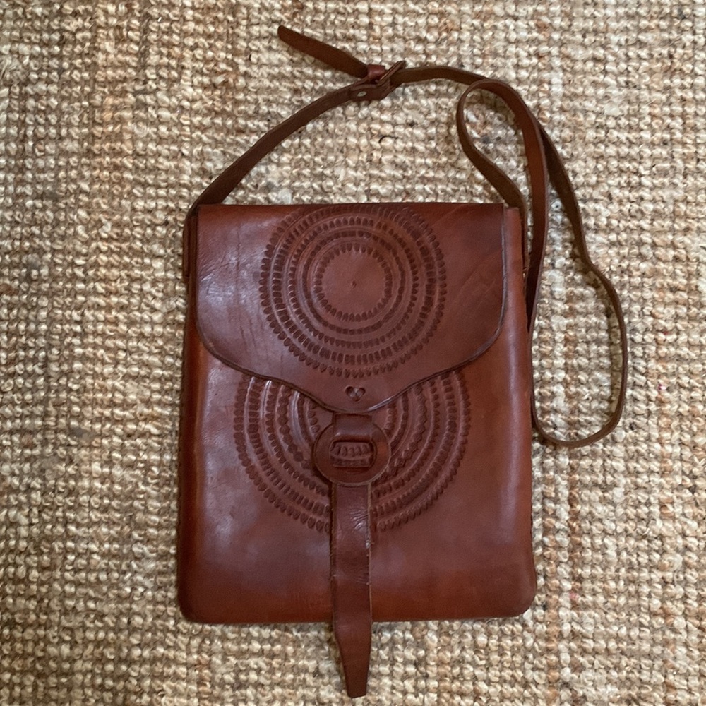 Handmade Mexican leather crossbody bag with adjustable strap.